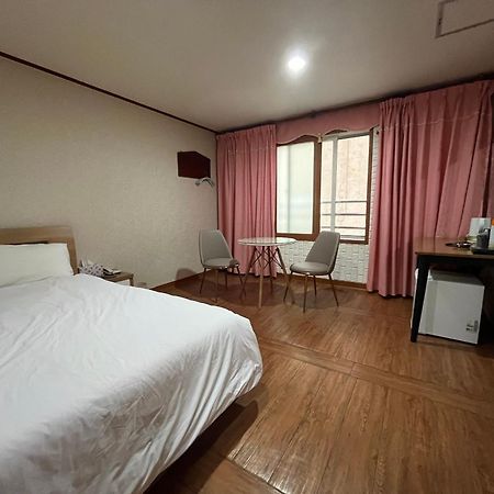 Oreum Motel Jeju Esterno foto