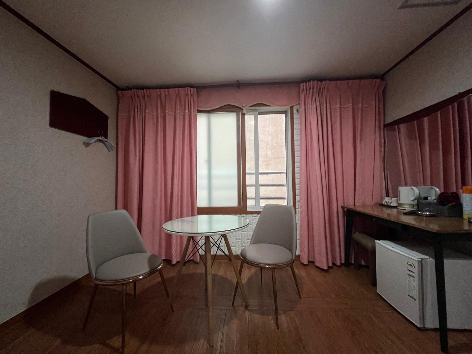 Oreum Motel Jeju Esterno foto