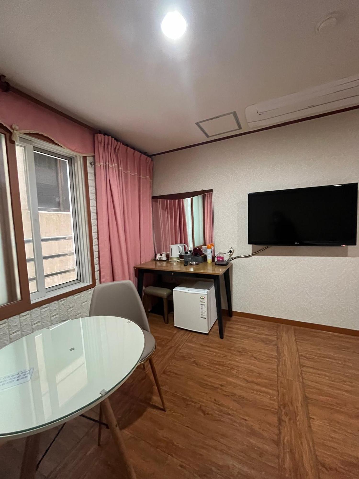 Oreum Motel Jeju Esterno foto