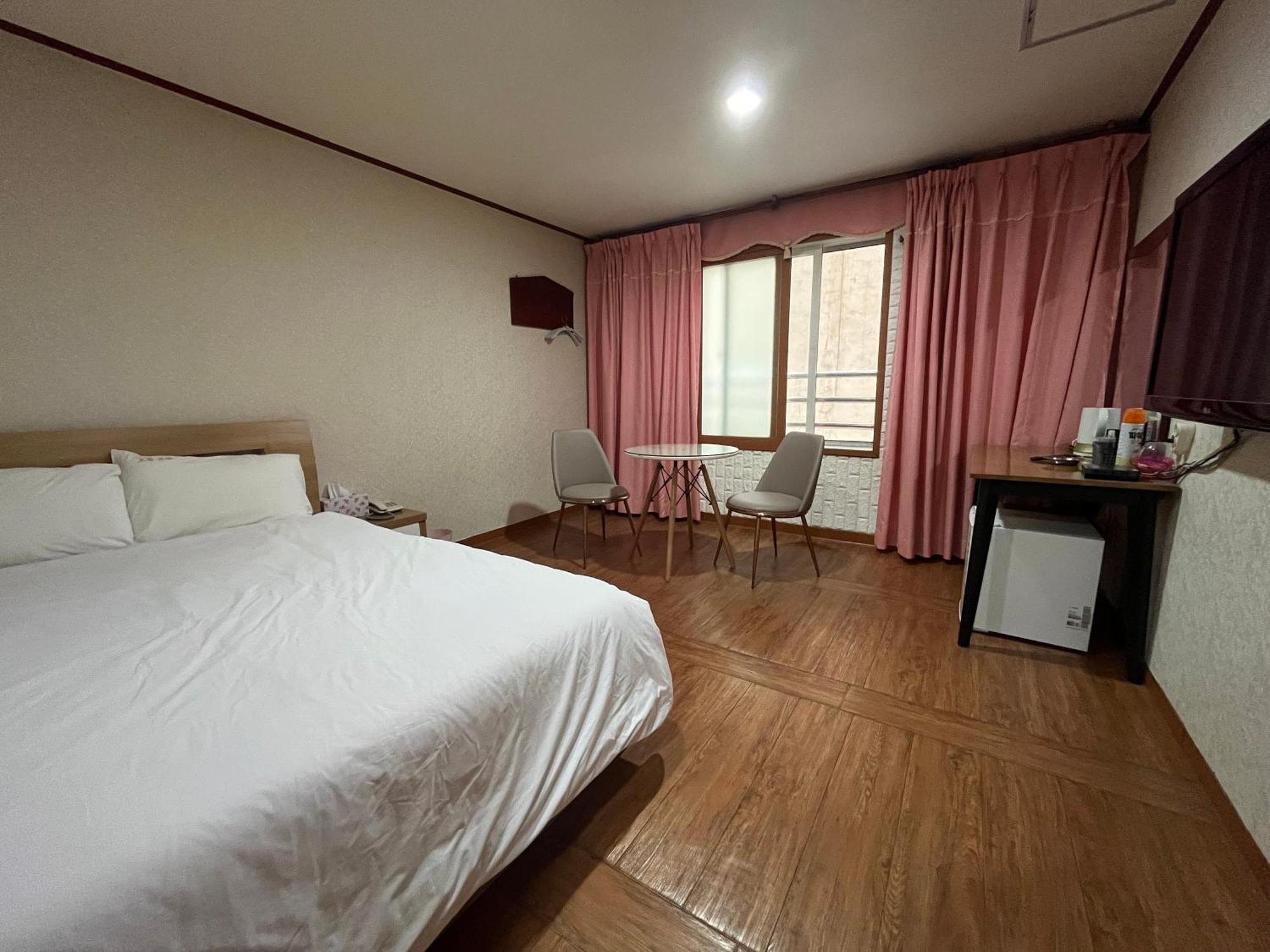 Oreum Motel Jeju Esterno foto
