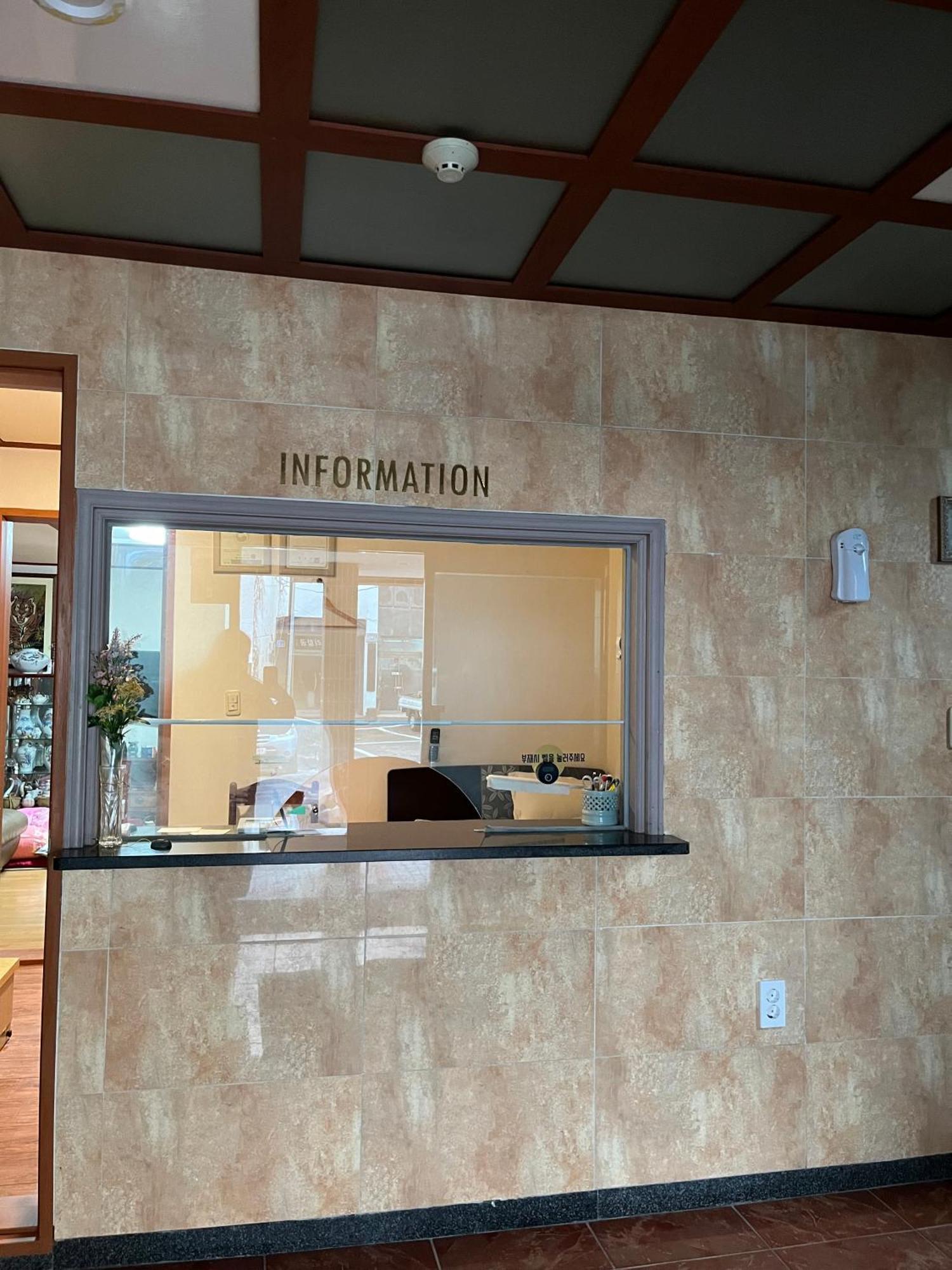 Oreum Motel Jeju Esterno foto