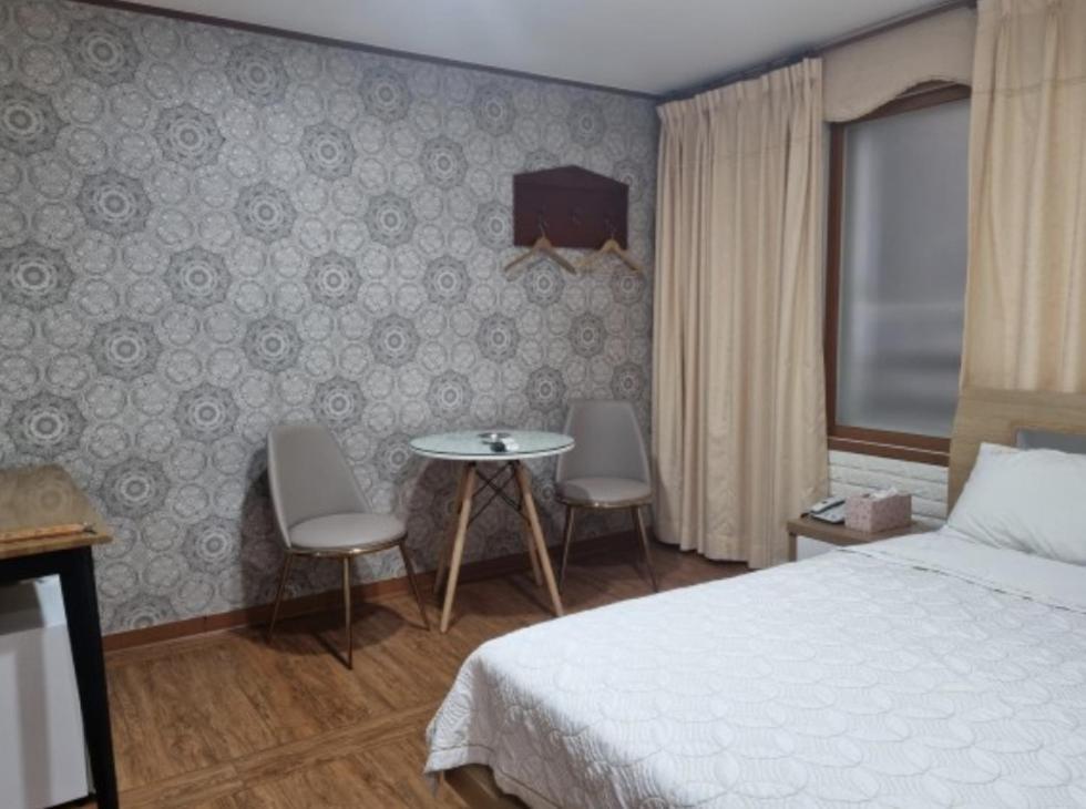 Oreum Motel Jeju Esterno foto